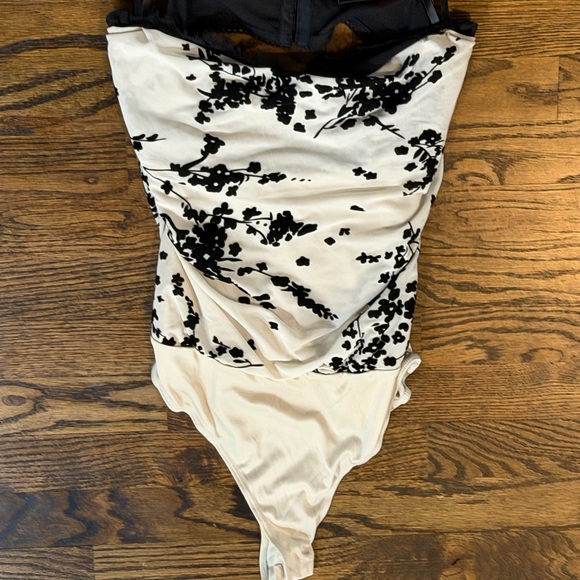 Ellie Floral Bodysuit - Picture 2 of 3